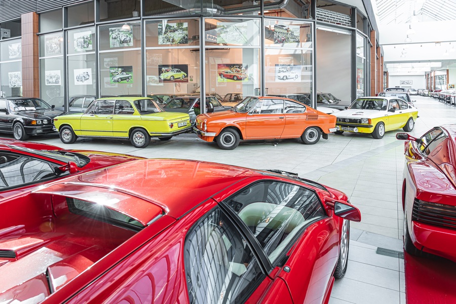 <strong>CLASSIC CARS GALLERY</strong><br>Sbírka automobilů a motocyklů